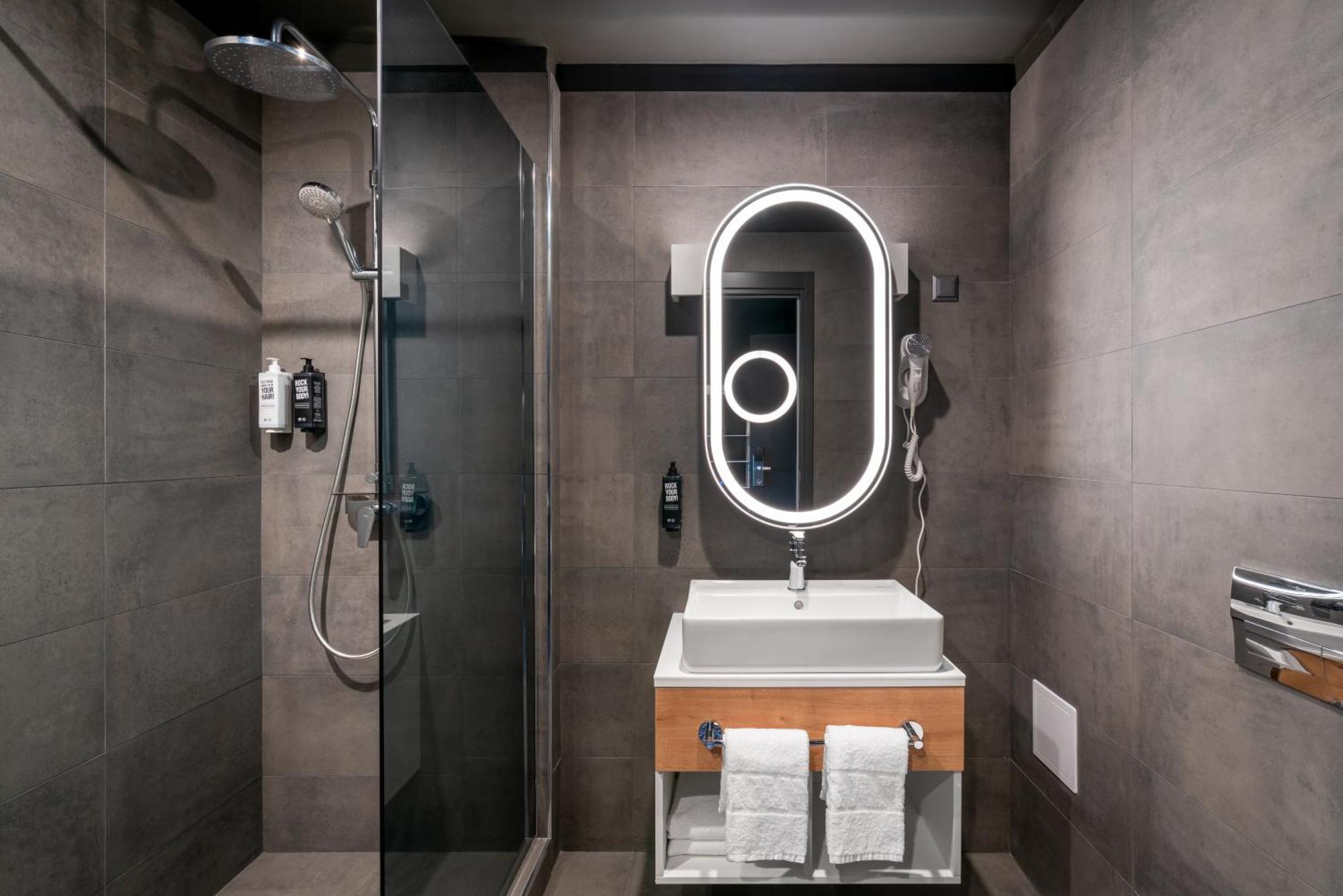 Hotel Ibis Bucharest Politehnica Esterno foto